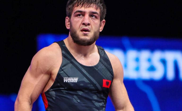 Fitore drithëruese, Abakarov dhuron spektakël në Paris, siguron një biletë për në çerekfinale