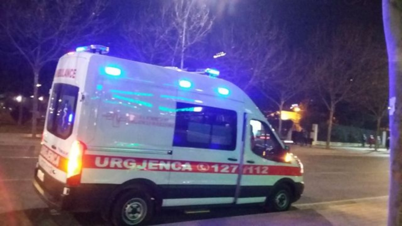 Punonjësi me origjinë egjiptiane bie nga lartësia, ishte duke punuar në një shtyllë të tensionit të lartë në Patos