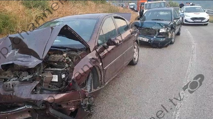 LAJM I FUNDIT/ Pushimet kthehen në ‘makth’! Aksident i trefishtë në Tepelenë, plagosen rëndë 3 fëmijë dhe një grua