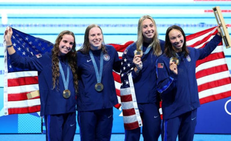 Shkëlqen USA, medalje e artë dhe rekord në not për femra
