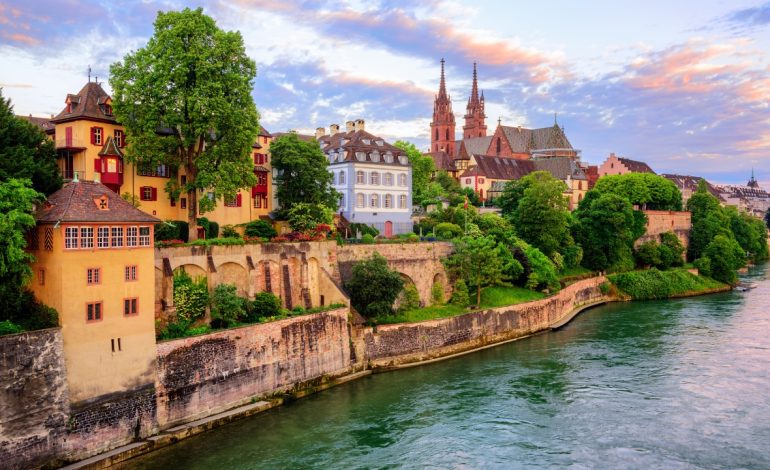 Në tre shtete brenda 10 sekondave/ Njihuni me qytetin unik evropian, ja pika ku kufijtë kryqëzohen