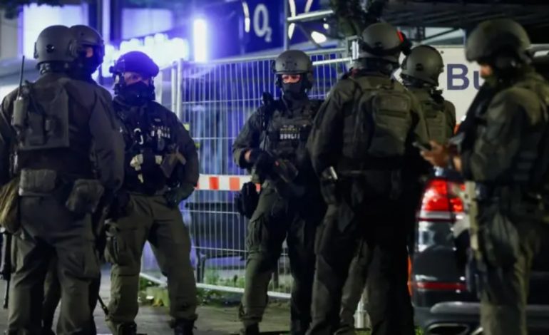 Sulmi terrorist me tre të vdekur në Gjermani, policia paralajmëron vendasit që të jenë të kujdesshëm
