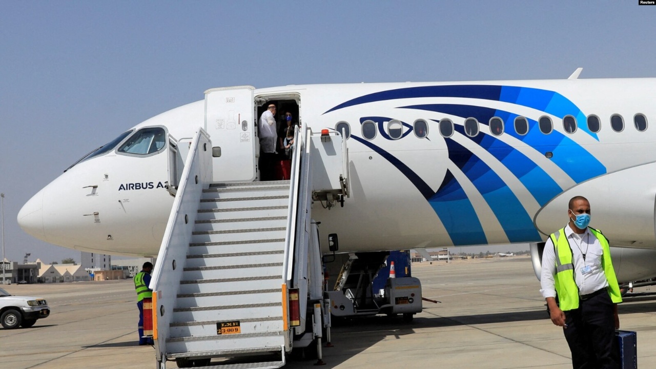 Çfarë po ndodh? Egjipti u kërkon kompanive të veta ajrore ta shmangin hapësirën ajrore të Iranit të enjten