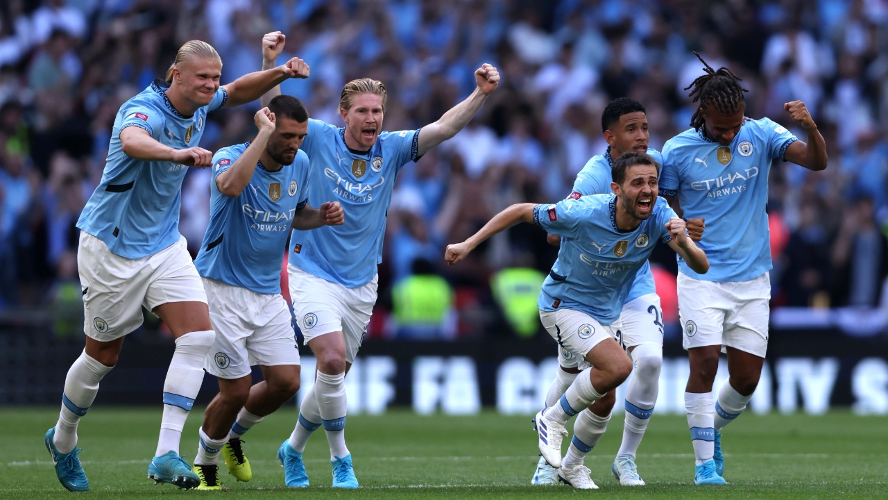 VIDEO/ Manchester City është superkampione e Anglisë, mposht falë penalltive rivalët e United dhe ngre në Webley trofeun e parë të sezonit