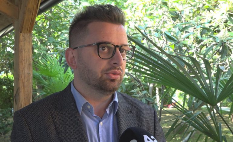 Bëri operacion plastik veshët dhe hundën, Erion Isai: I kisha kompleks