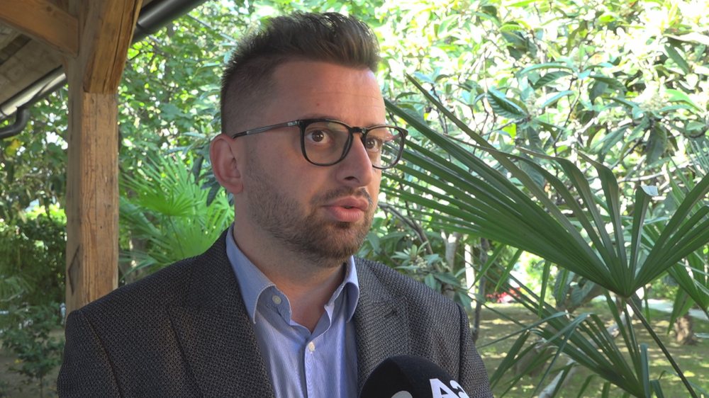 Bëri operacion plastik veshët dhe hundën, Erion Isai: I kisha kompleks
