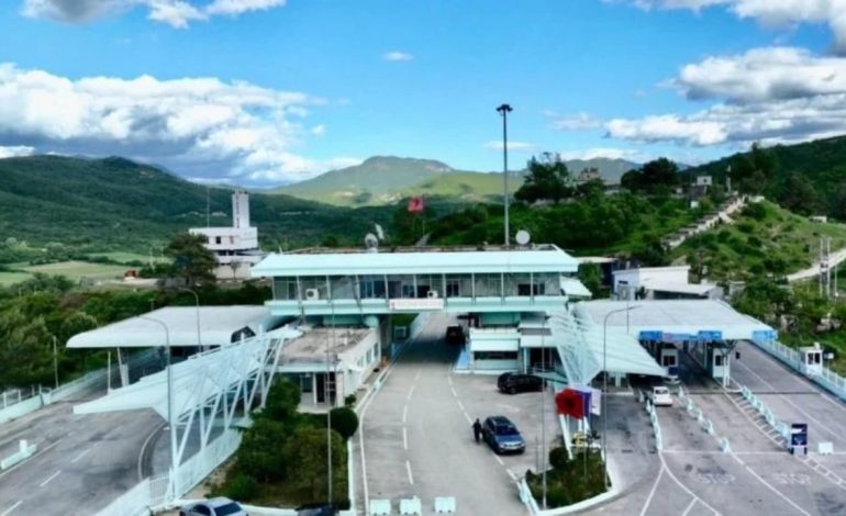 Fluks i madh në pikën kufitare të Kakavijës/ Mbi 4300 kalime në një ditë, emigrantët kthehen në vendlindje