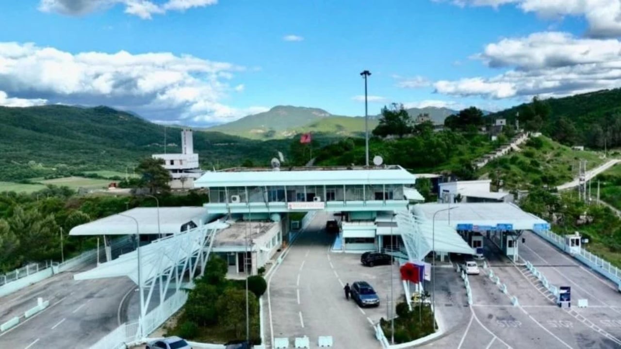 Fluks i madh në pikën kufitare të Kakavijës/ Mbi 4300 kalime në një ditë, emigrantët kthehen në vendlindje