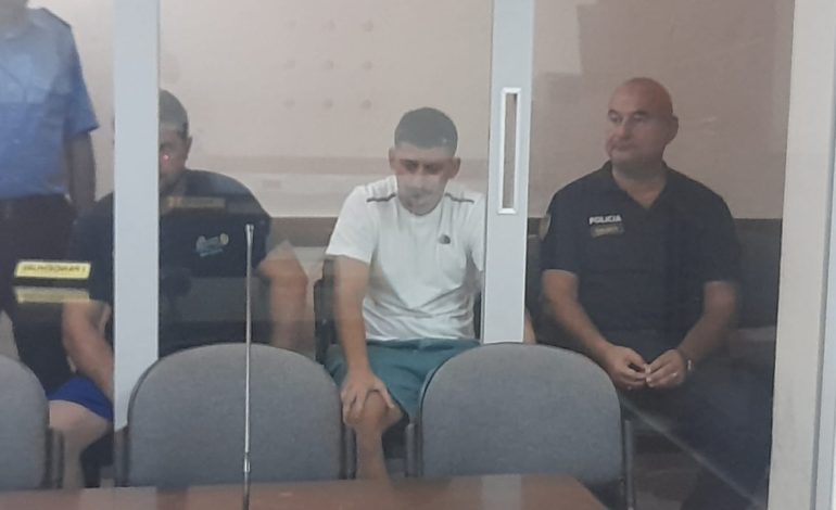 Vrau me thikë Amarildo Hoxhallarin se i ngacmoi të fejuarën, lihet në burg autori