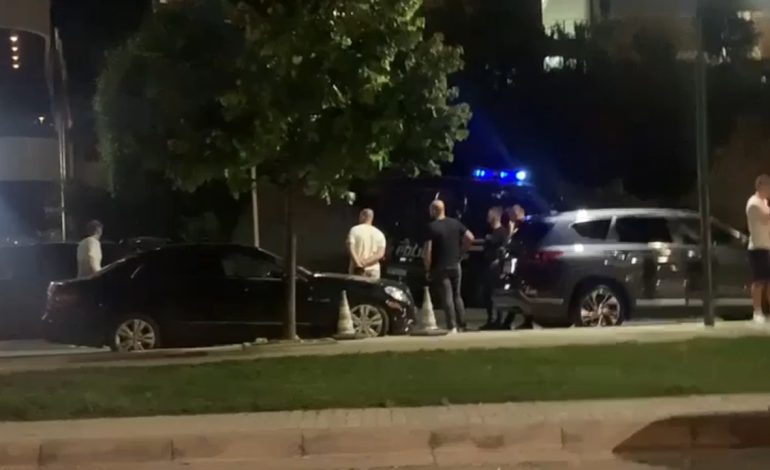 Dyshohet se fshiheshin dy persona të shumëkërkuar/ Policia aksion të befasishëm në Vlorë, kontrolle në një hotel