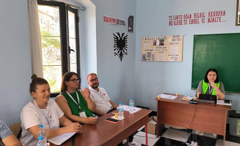 Zgjedhjet në Himarë/ Celibashi: Procesi i votimit po ecën normalisht dhe pa problematika, identifikimi po bëhet përmes pajisjes elektronike