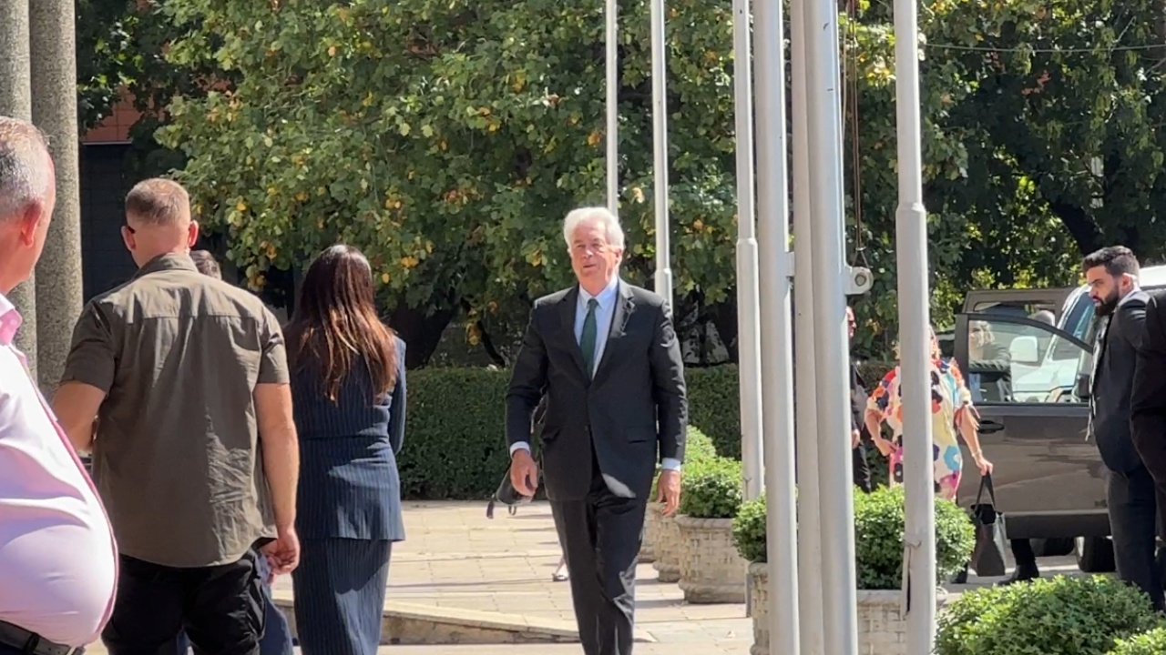 Shefi i CIA-s vizitë në Kosovë, përfundon takimin në Presidencë