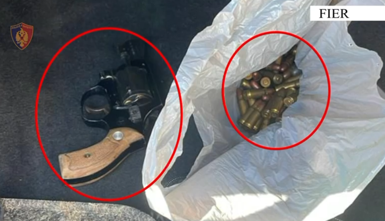 Të armatosur dhe me drogë gati për shitje në automjet, arrestohen dy persona në Fier