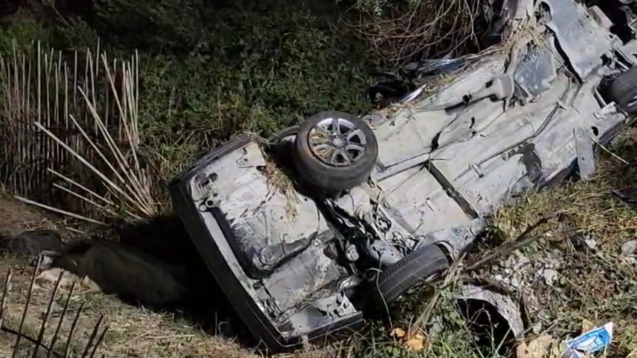Aksident i rëndë në aksin Levan-Tepelenë/ Makina humb kontrollin dhe del nga rruga, ndërron jetë shoferi									
									 01/08/2024 21:18
