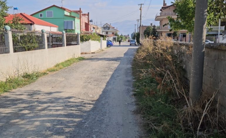 Kush është pedofili 71-vjeçar në Maliq që tentoi të abuzonte me të miturën në këndin e lojërave/ Jetonte i vetëm në shtëpi