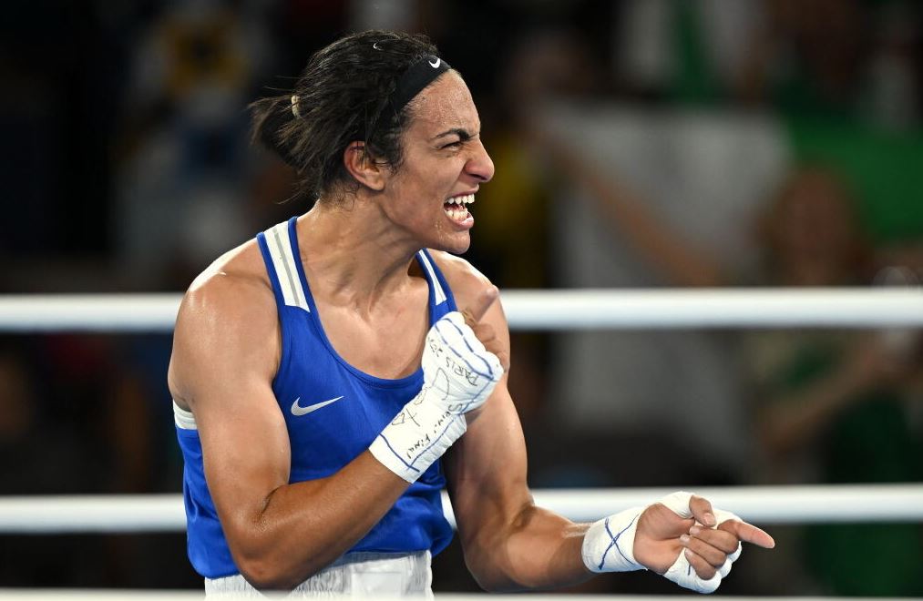 Imane Khelif nuk di të ndalet, “shkatërron” edhe boksieren tajlandeze, tani synon medaljen e artë (VIDEO)