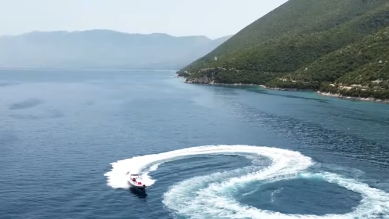 Përplasi për vdekje 19-vjeçarin me Jet Ski në Velipojë nën efektin e alkoolit, arrestohet italiani