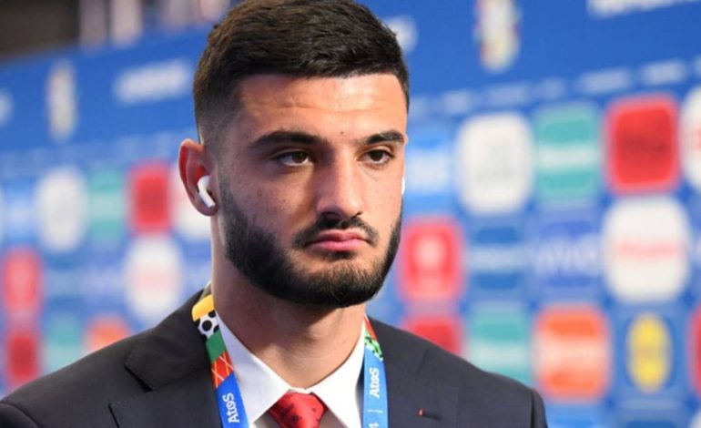 Broja “kokë më kokë” me Marescën, sulmuesi vendos për të ardhmen