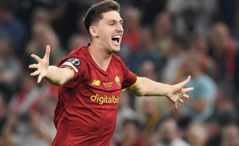 Kumbulla e mbyll me Romën! Mbrojtësi kuqezi nuk është në planet e De Rosit, por do të qëndrojë në Itali