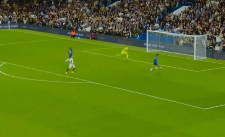 VIDEO/ Broja dhe Lukaku u larguan për t’i bërë vend në ekip, gafa e 18-vjeçarit spanjoll bën xhiron e rrjetit