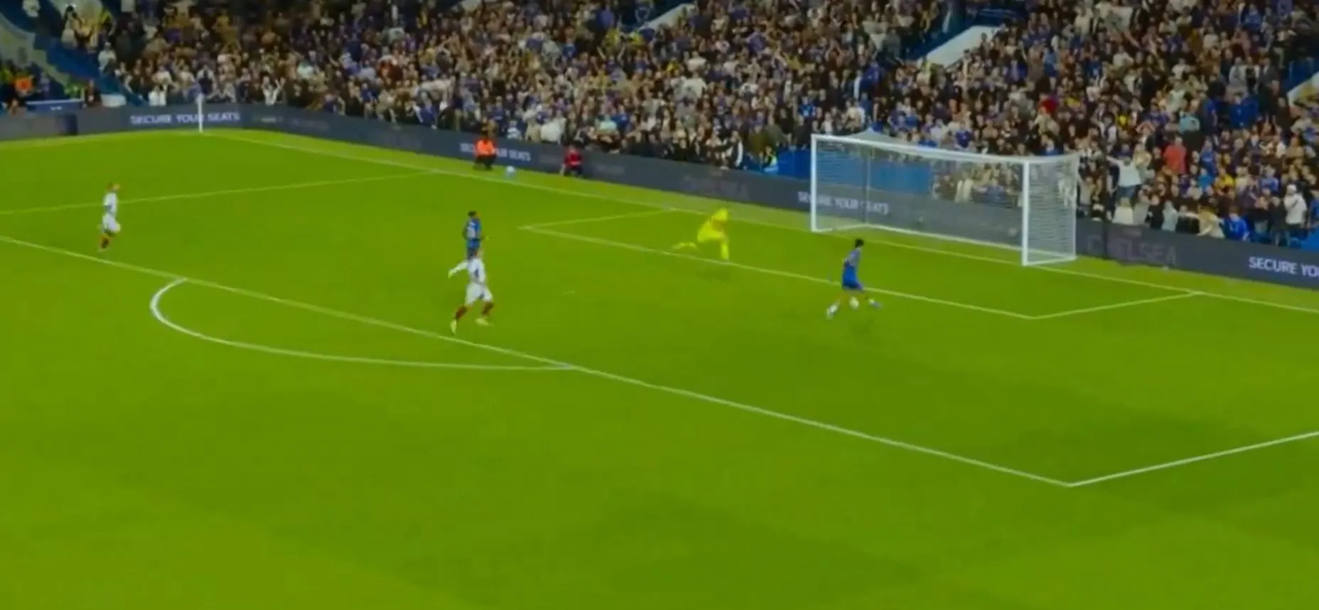 VIDEO/ Broja dhe Lukaku u larguan për t’i bërë vend në ekip, gafa e 18-vjeçarit spanjoll bën xhiron e rrjetit