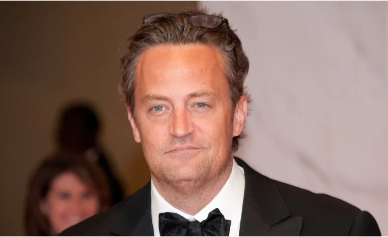 Vdekja e Matthew Perry-t tronditi Hollywood, çfarë dihet deri më tani për çështjen?