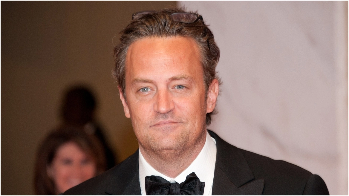 Vdekja e Matthew Perry-t tronditi Hollywood, çfarë dihet deri më tani për çështjen?