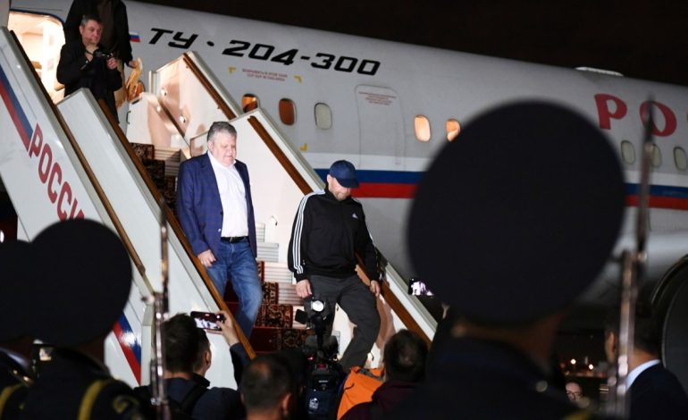 Shkëmbimi i pengjeve, familja e një komandanti të vrarë kritikon Gjermaninë për lirimin e ‘vrasësit të preferuar të Putinit’