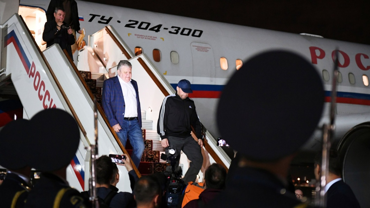 Shkëmbimi i pengjeve, familja e një komandanti të vrarë kritikon Gjermaninë për lirimin e ‘vrasësit të preferuar të Putinit’