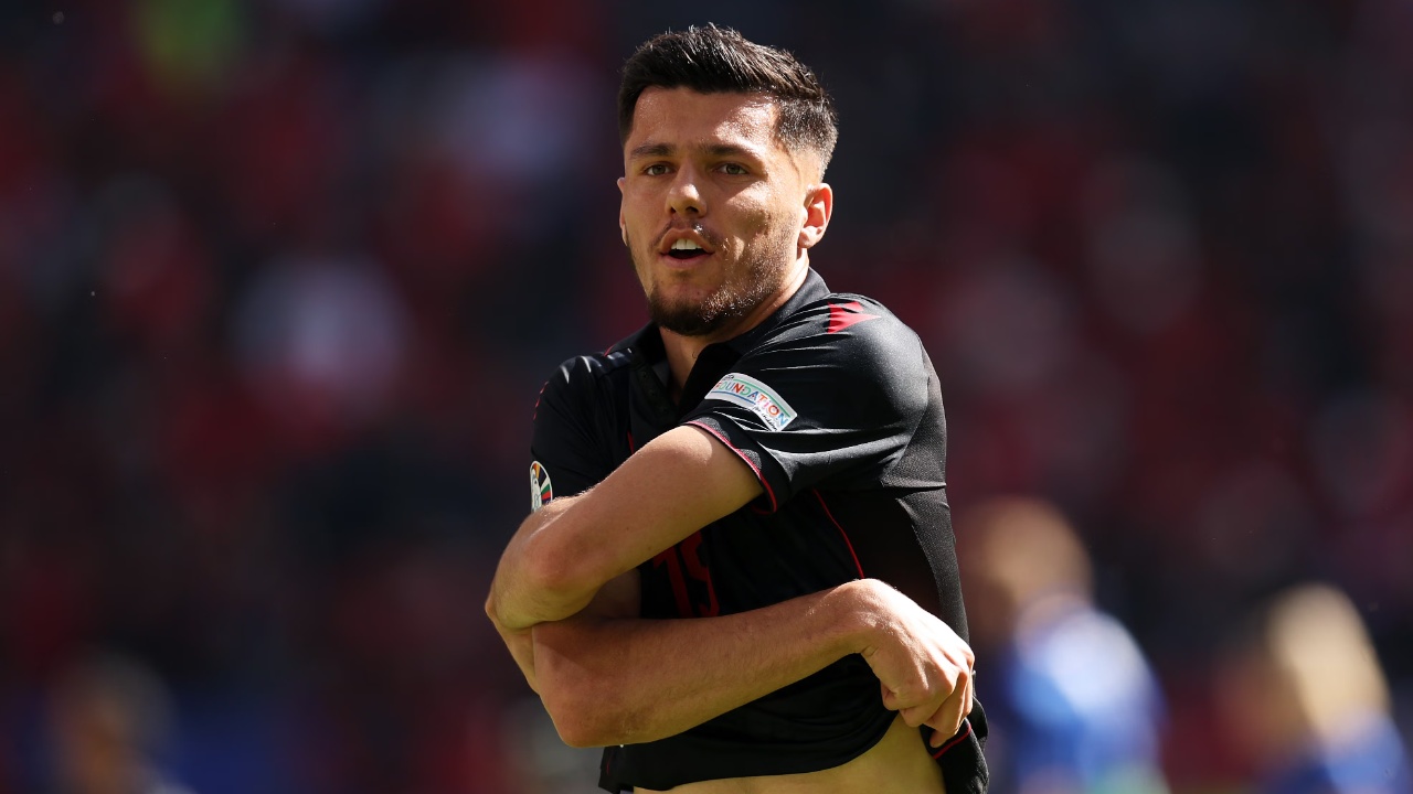 Mirlind Daku drejt një aventure të re, klubi i Serie A bën gati ofertën për të transferuar sulmuesin e Kombëtares