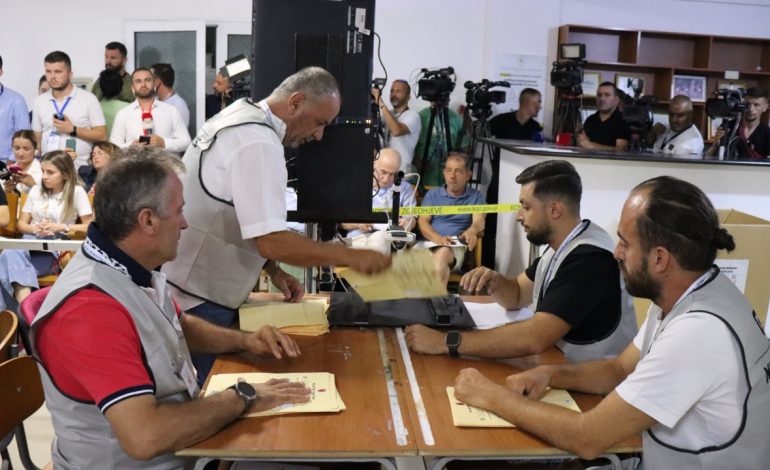 “Procesi i numërimit të kutive ishte i qetë në Himarë”, KQZ: Vangjel Tavo siguroi 58.62% të votave, Petro Gjikuria 41.38%
