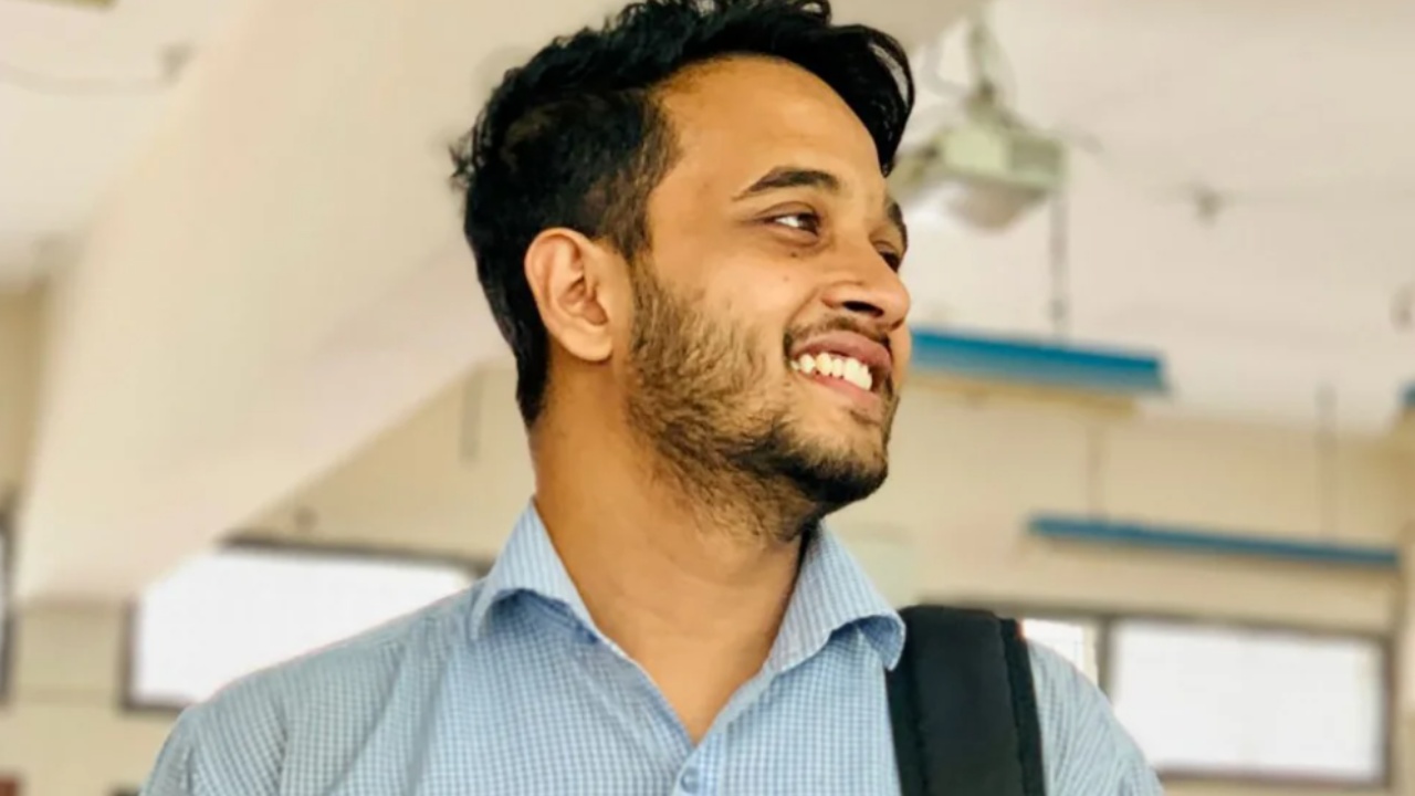 VIDEO/ U vra me një plumb në ballë, kush është studenti që shpërndante ujë për protestuesit në Bangladesh