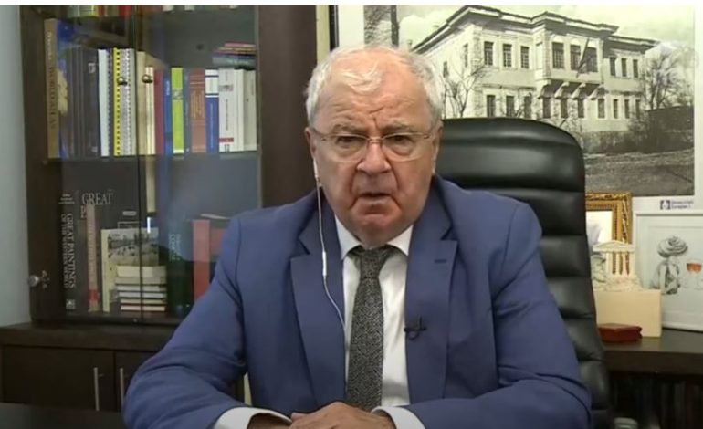 “Prokuroria e Korçës e korruptuar, zbuti akuzën ndaj Denis Meçes”, avokat Ngjela flet për vrasjen në Pogradec: Ky vendim lë vend për dyshime