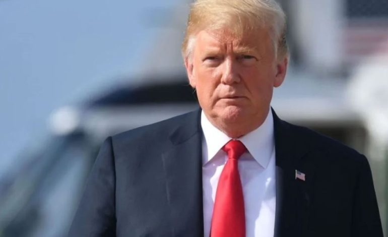 Po udhëtonte për të marrë pjesë në një tubim, avioni i Trump bën ulje emergjente! Një defekt që tronditi ish-presidentin