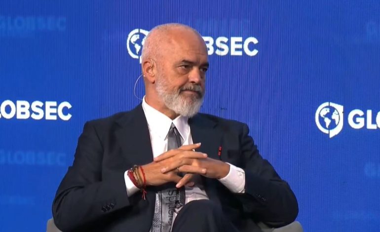 Rama në Pragë, ‘përgëzon’ presidentin rus: Putini na ndihmoi, BE kuptoi sa e rëndësishme ishte të kishte pranë Ballkanin Perëndimor