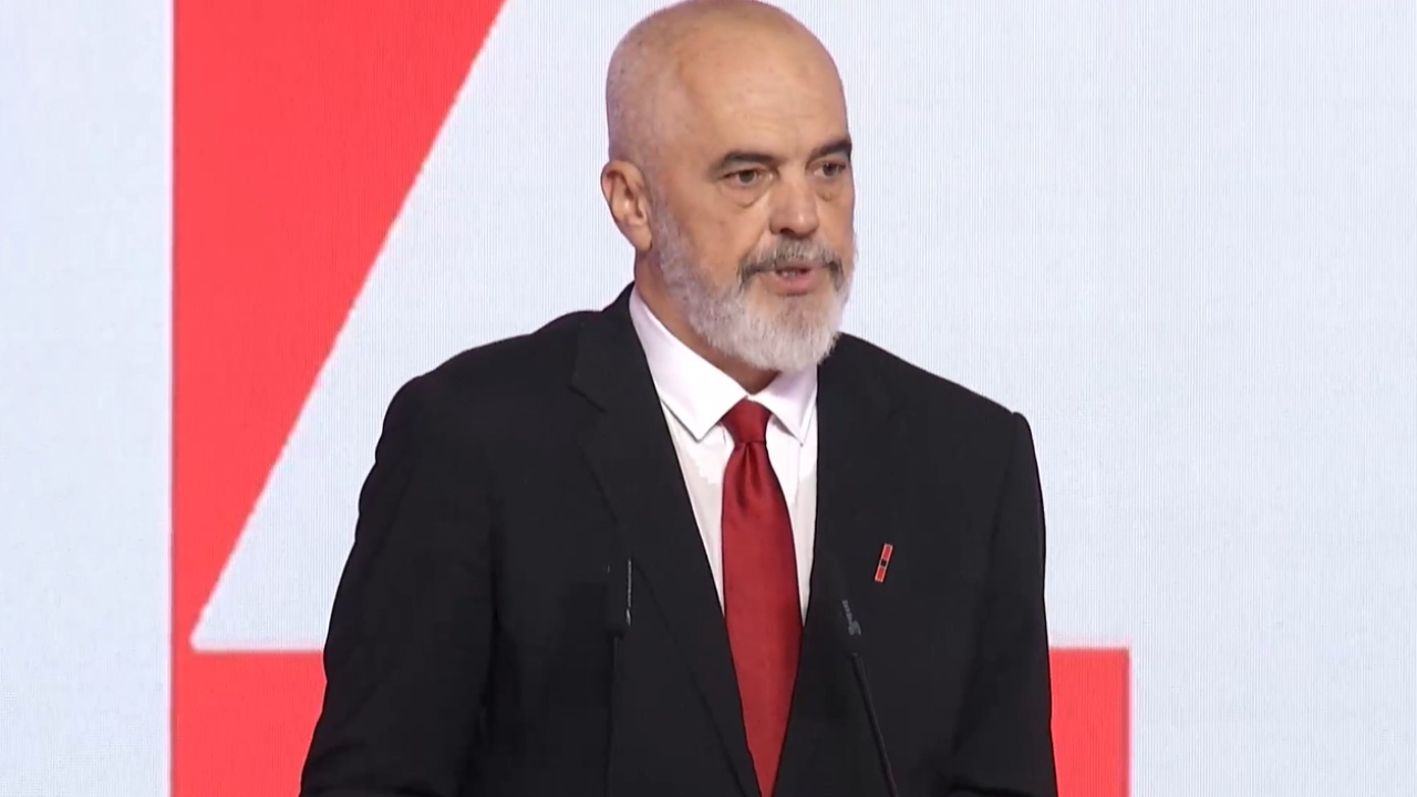 “Historia e një prone të parë nga dy botë të ndryshme”, Rama nxjerr hartat dhe sqaron akuzat se përfitoi 22 ha në Vuno: Shpikje e kuzhinës ekstremiste greke dhe qenefëve të tyre në Tiranë