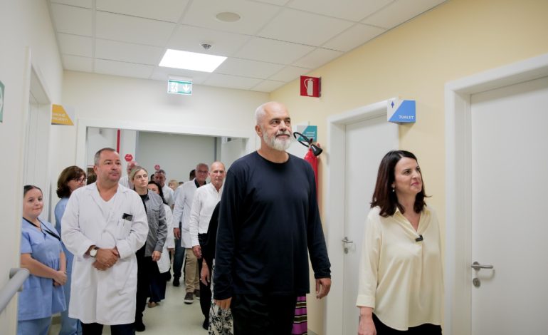 “Mjaftojnë disa të pavaksinuar me normat e edukatës për të shkatërruar imazhin e mjekëve”, Rama ironizon kritikët: Shpikni ndonjë vaksinë