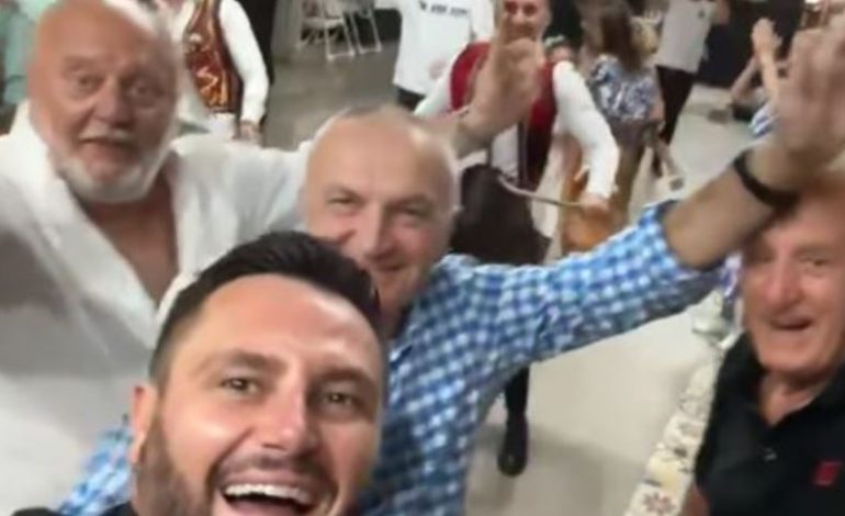 VIDEO/ “E pamundur të mos ketë tupana”! Në proces divorci me Monikën dhe Xhensilën, Ilir Meta dhe Bes Kallaku e “djegin” duke kërcyer