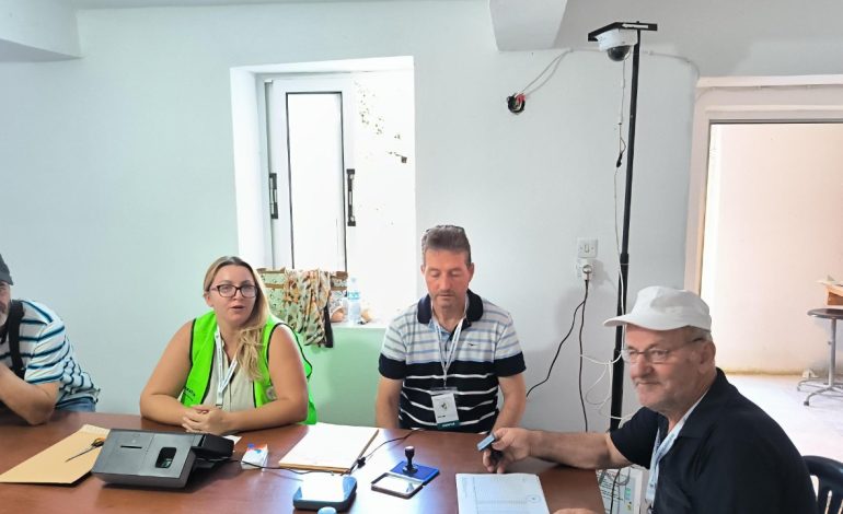 200 votues me karta të skanduara në Himarë, nuk lejohet të votojnë/ Reagon Omonia: U dhanë në mënyrë selektive