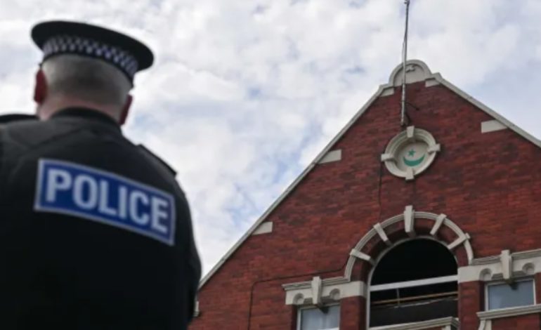 Alarm në xhamitë në Mbretërinë e Bashkuar! Rriten kërcënimet për sulme nga rebelët