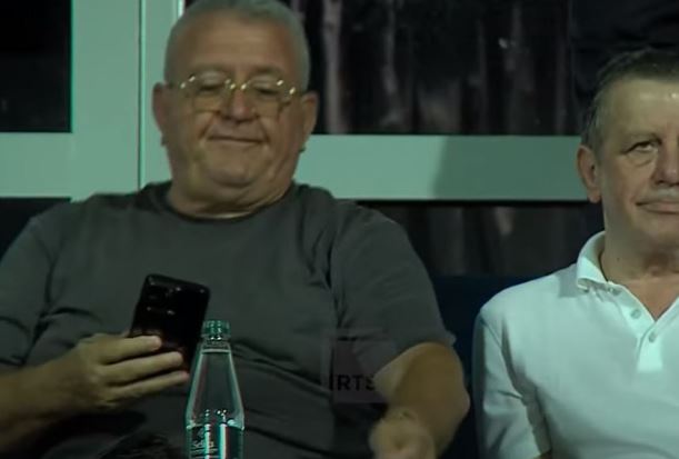 U kërcënua për shkak të detyrës, Armando Duka shfaqet në stadium