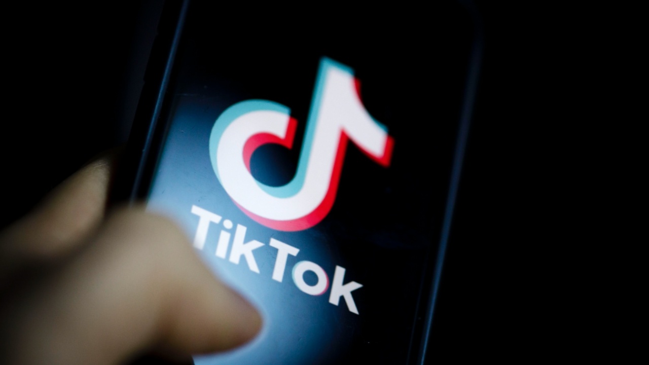 Disa video dëmtojnë shëndetin mendor, ekspertët: Ja çfarë duhet të shmangni në TikTok