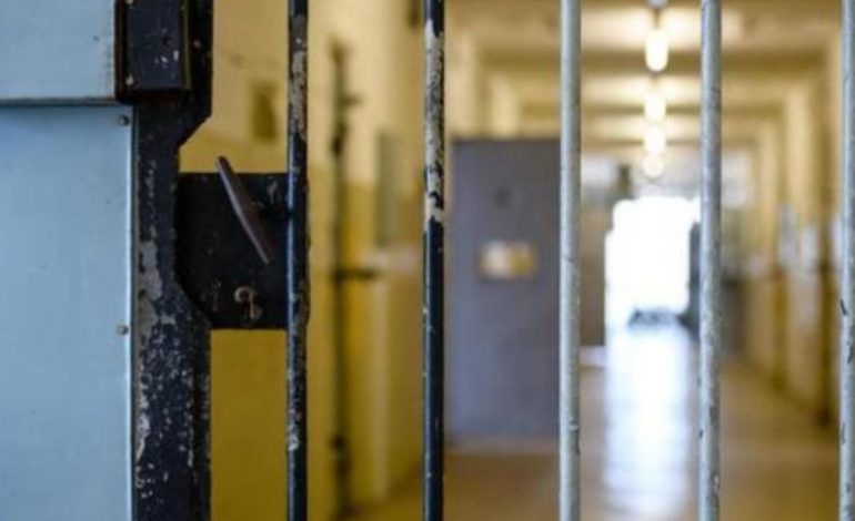 Shqiptarët hakmerren për dhunimin e shokut të tyre! ‘Shkatërrojnë’ burgun e Torinos, sulmojnë policët dhe dhunojnë marokenin