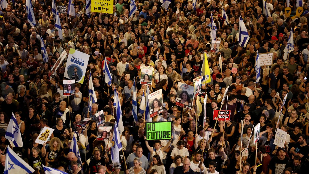 Protestuesit izraelitë kërkojnë armëpushim që mundëson lirimin e pengjeve
