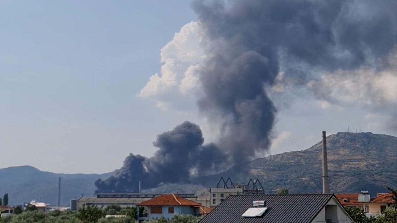 Përfshihet nga flakët fabrika e materialeve plastike në Elbasan, tymi mbulon qytetin									
									 04/09/2024 15:00