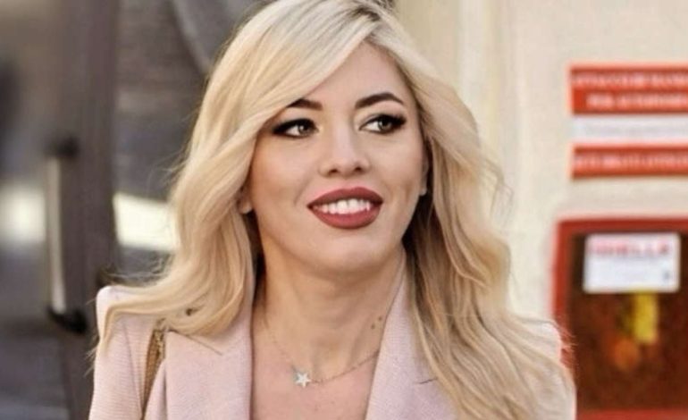 “Do ia nxjerr të palarat”, e dashura kërcënon Gennaro Sangiulianon: Ka dhe vajza të tjera!