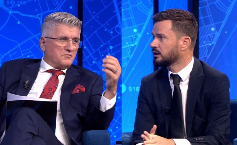 Debati në “Top Story”/ Curi: Gjekmarkaj, i vetmi që u skuq si lulëkuqe kur foli Berisha! Ia kthen deputeti: Në vend që të argëtoni miletin…