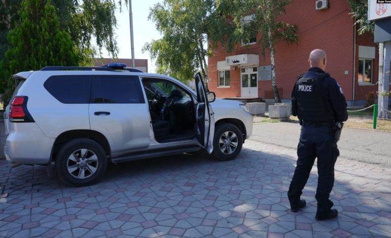 “Sulmuan dy zyrtarë policorë”/ Arrestohen katër të rinj në Mitrovicën e Veriut