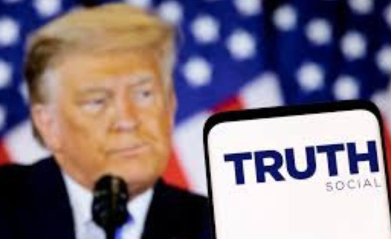 Analiza e VOA-s/ Ish-Presidenti Trump dhe planet e tij me ‘Truth Social’