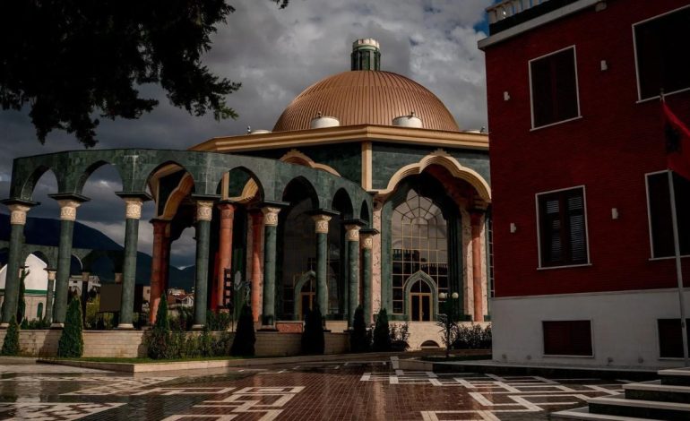 “Vatikan” brenda Tiranës! Rama për “New York Times”: Do të quhet Shteti Sovran i Urdhrit Bektashi